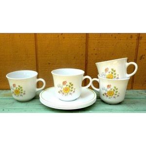 Vintage Corelle Spring Medow Cups and Saucers